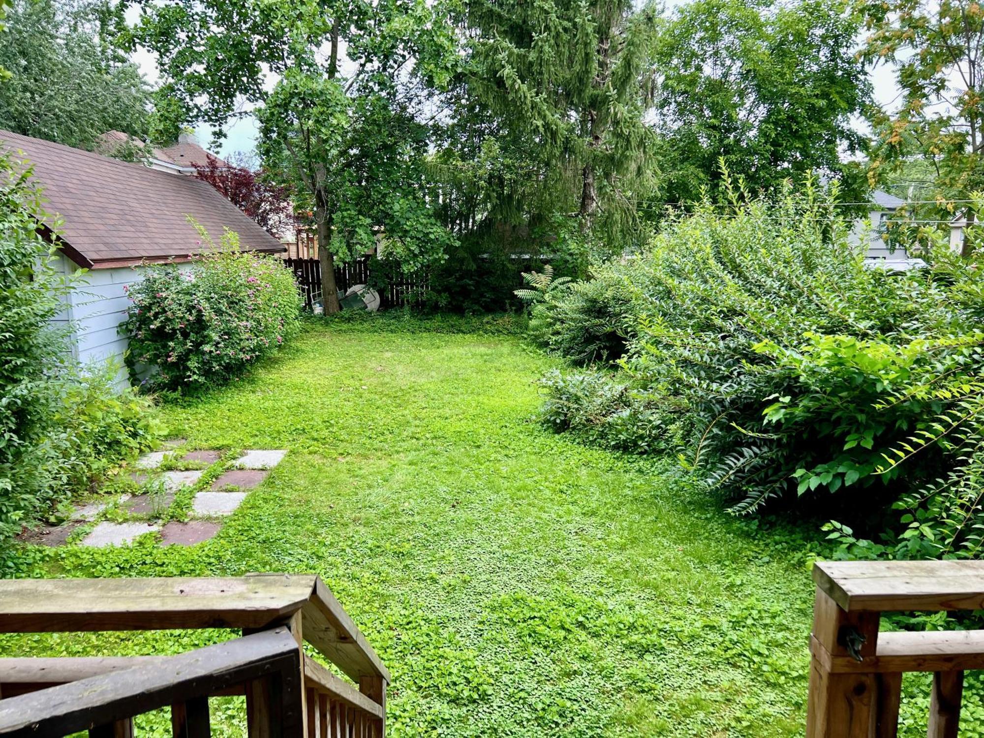 Victoria Family Vacation - King Bed Private Yard Bbq Deck Gazebo - 4 Minutes To The Falls Niagara-Fälle